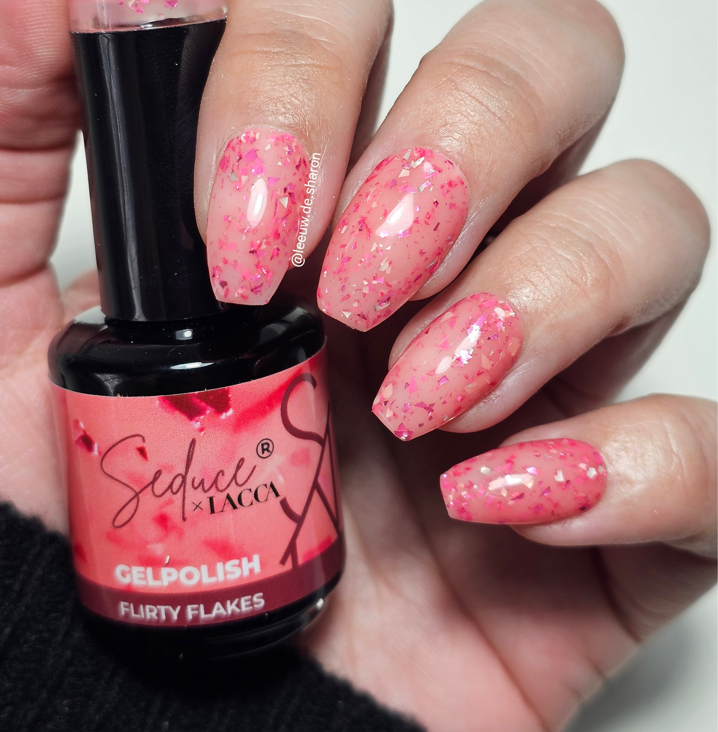Seduce x LACCA - Flirty Flakes